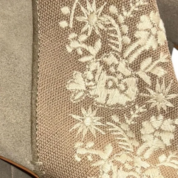Toms Evie Floral Embroidered Suede Canvas Block Heel Boot Taupe Women's Size 7.5 - Picture 9 of 13